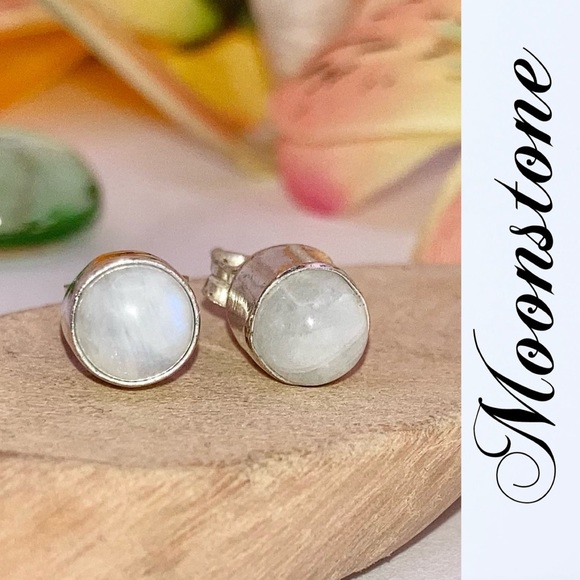 Super Cute 0.5ct Rainbow Moonstone Gemstone Handmade Stud Earrings - Picture 2 of 3
